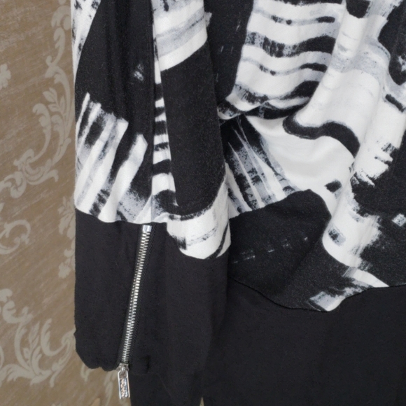 CALVIN KLEIN TOP - Picture 2 of 4